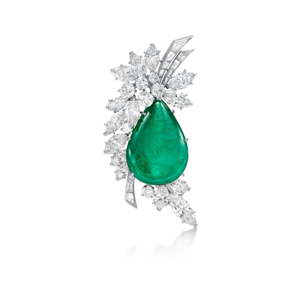 View full screen - View 1 of Lot 1820. Emerald and Diamond Brooch | 梵克雅寶 | 39.11克拉「哥倫比亞」祖母綠 配 鑽石 胸針.
