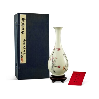 View full screen - View 1 of Lot 6124. 「大風堂」款紅梅瓷瓶 | A 'Red Plum' Vase, Seal Mark of Dafengtang.