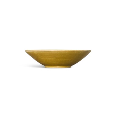 View full screen - View 1 of Lot 413. A Yue celadon tea bowl, Tang – Five dynasties 唐至五代 越窰青釉青釉璧足茶盌.