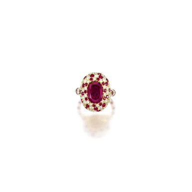 View full screen - View 1 of Lot 1776. RUBY AND DIAMOND RING 4.49卡拉 天然 「緬甸」紅寶石 配 鑽石 戒指.