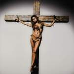 TERRY O'NEILL | RAQUEL WELCH ON THE CROSS, LOS ANGELES, 1966