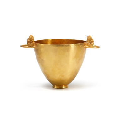 View full screen - View 1 of Lot 118. A Greek 22ct gold replica of an Etruscan cup | Reproduktion einer etruskischen Tasse, 22 Karat Gold, Griechenland.