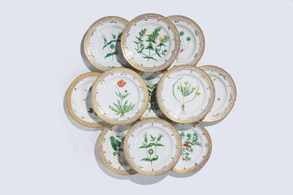 View full screen - View 1 of Lot 956. TWELVE ROYAL COPENHAGEN 'FLORA DANICA' DINNER PLATES, LATE 19TH CENTURY AND LATER.