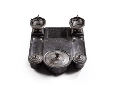 View full screen - View 1 of Lot 158. A marble and gilt-bronze inkstand, late 19th - early 20th century | Encrier en bronze et marbre, fin XIXe - début XXe siècle.