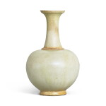 A white-glazed bottle vase, Tang dynasty | 唐 白釉賞瓶