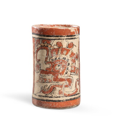 View full screen - View 1 of Lot 14. Vase cylindrique en céramique polychrome, Culture Maya, Mexique, Classique récent, 550-950 AP. J.-C. | Maya polychrome cylinder vessel, Mexico, Late Classic, AD 550-950 .