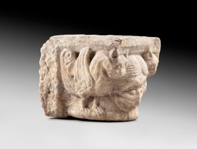 View full screen - View 1 of Lot 1. Capital with a tongue poking beast and two dragons with feline heads | Chapiteau avec un animal tirant la langue entouré de deux dragons à têtes félines.