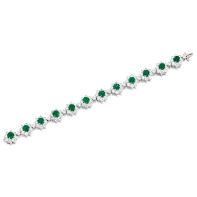 View full screen - View 1 of Lot 1733. CARTIER | EMERALD AND DIAMOND BRACELET 卡地亞 | 祖母綠 配 鑽石 手鏈.