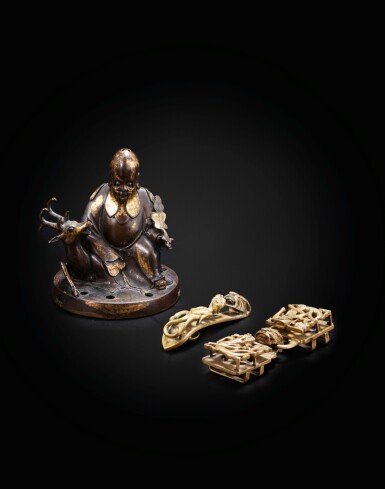 View full screen - View 1 of Lot 216. A parcel-gilt bronze 'Shoulao and deer' finial and two archaistic brass 'chilong' buckles Ming-Qing dynasty | 明至清 局部鎏金銅壽星騎鹿爐蓋及金屬帶飾一組三件.
