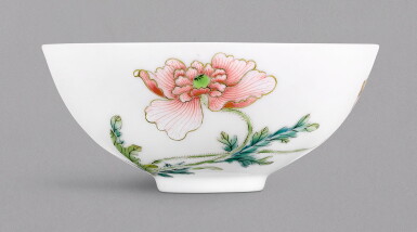 View full screen - View 1 of Lot 1. A RARE FAMILLE-ROSE 'POPPY' BOWL, YONGZHENG MARK AND PERIOD | 清雍正 粉彩虞美人紋小盌 《大清雍正年製》款 .
