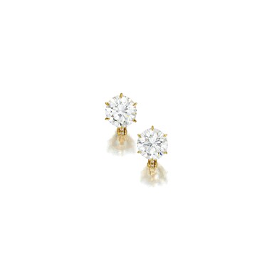 View full screen - View 1 of Lot 569. PAIR OF DIAMOND EARCLIPS | 鑽石耳環一對.