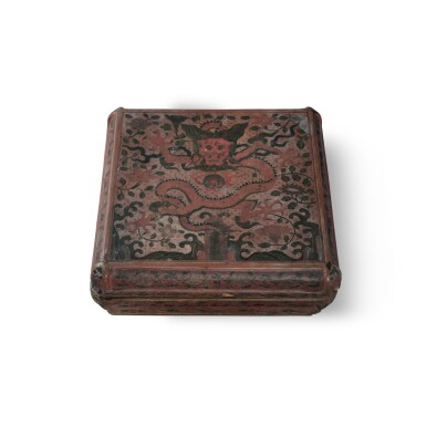 View full screen - View 1 of Lot 88. A 'qiangjin' and 'tianqi' lacquer 'dragon' box and cover, Ming dynasty, Wanli period | 明萬曆 戧金填漆穿花龍紋蓋盒.