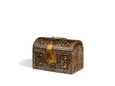 View full screen - View 1 of Lot 2087. A Nanban-style lacquer domed casket, Momoyama period, late 16th – early 17th century | 草花蒔絵螺鈿洋櫃 桃山時代 16世紀後半~17世紀初頭.