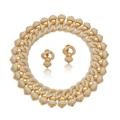 View full screen - View 1 of Lot 1316. DIAMOND 'PIGNE' NECKLACE AND PAIR OF EAR CLIPS | 寶格麗 | 鑽石 'PIGNE' 項鏈 及 耳夾套裝.