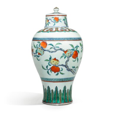 View full screen - View 1 of Lot 10. A rare doucai 'sanduo' meiping and cover, Qing dynasty, Yongzheng/Qianlong period | 清雍正/乾隆 闘彩三多紋梅瓶連蓋.