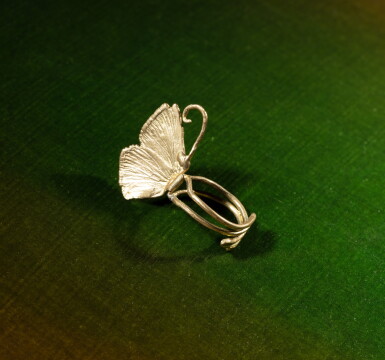 View full screen - View 1 of Lot 25. Bague Papillon.