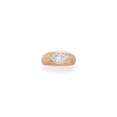 View full screen - View 1 of Lot 179. DIAMOND RING.