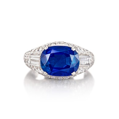 View full screen - View 1 of Lot 275. Sapphire and Diamond Ring | 寶格麗 | 天然「喀什米爾」未經加熱藍寶石 配 鑽石 戒指.