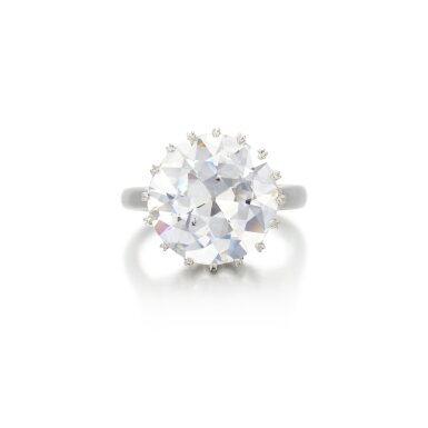 View full screen - View 1 of Lot 724. Diamond ring.