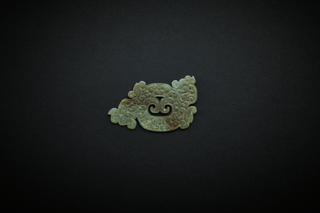 View full screen - View 1 of Lot 3818. A celadon jade 'dragon' pendant, Eastern Zhou dynasty, early Warring States period | 東周戰國早期 淺青玉龍渦紋佩飾.