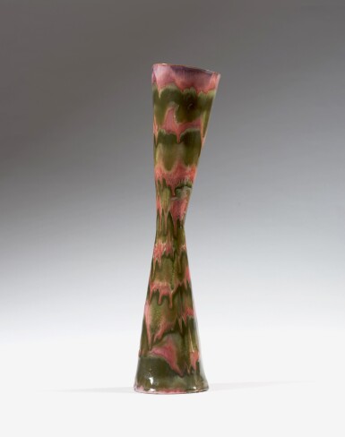 View full screen - View 1 of Lot 17. Vaso clessidra.