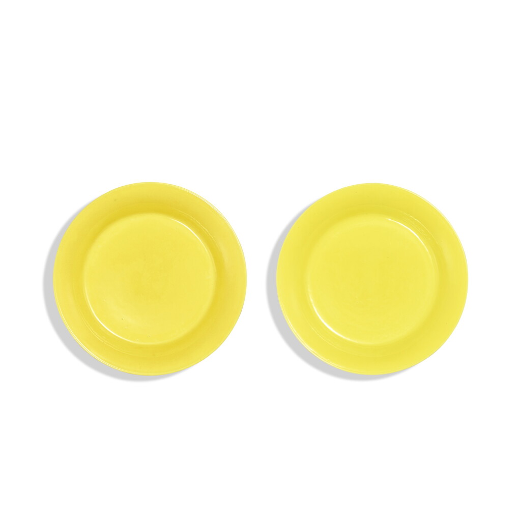 View full screen - View 1 of Lot 3714. A pair of fine lemon-yellow enamelled saucer dishes, Marks and period of Yongzheng | 清雍正 檸檬黃彩撇口小盤一對 《大清雍正年製》款.