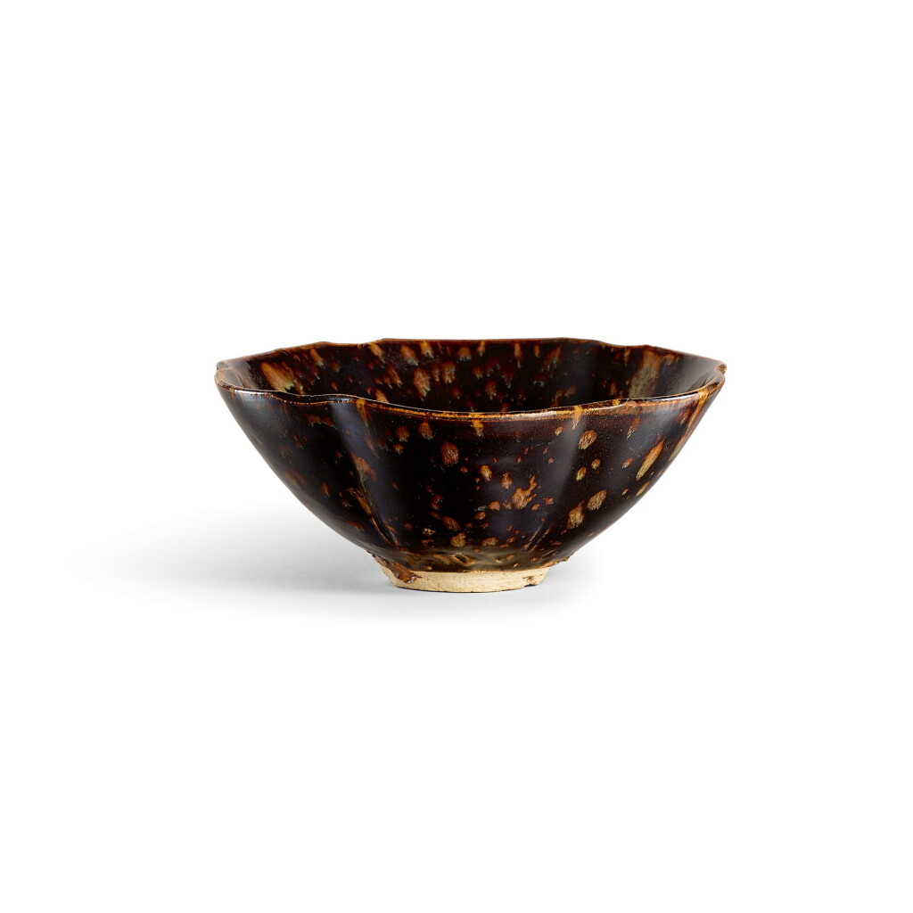 View full screen - View 1 of Lot 7. A rare Jizhou lobed tortoise-shell bowl Song dynasty | 宋 吉州窰玳瑁釉花式盌 .