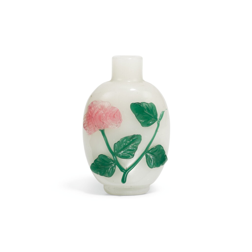 View full screen - View 1 of Lot 83. A PINK AND GREEN OVERLAY GLASS SNUFF BOTTLE, QING DYNASTY, CIRCA. 1860-1900 | 清 約1860至1900年 涅白地套彩料花卉紋鼻煙壺.