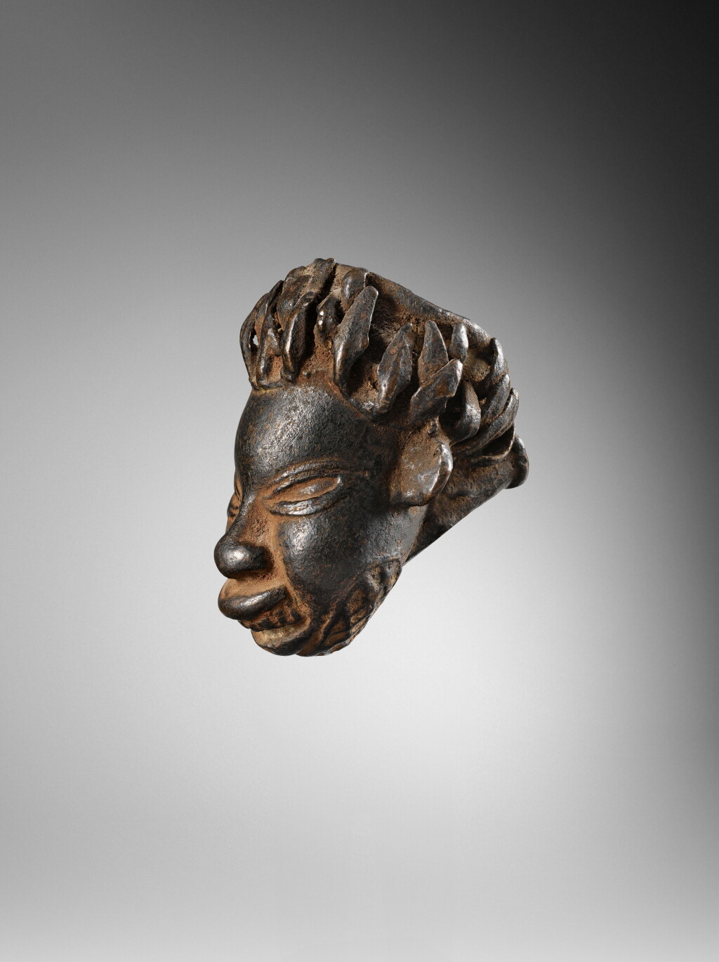 View full screen - View 1 of Lot 32. Fourneau de pipe anthropomorphe, Bamiléké, Cameroun | Bamileke Figurative Pipe Furnace, Cameroon.
