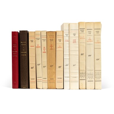View full screen - View 1 of Lot 18. Ensemble de 12 éditions originales en grand papier in-8 ou in-4 dont 10 brochées, non coupées, et 2 reliées..