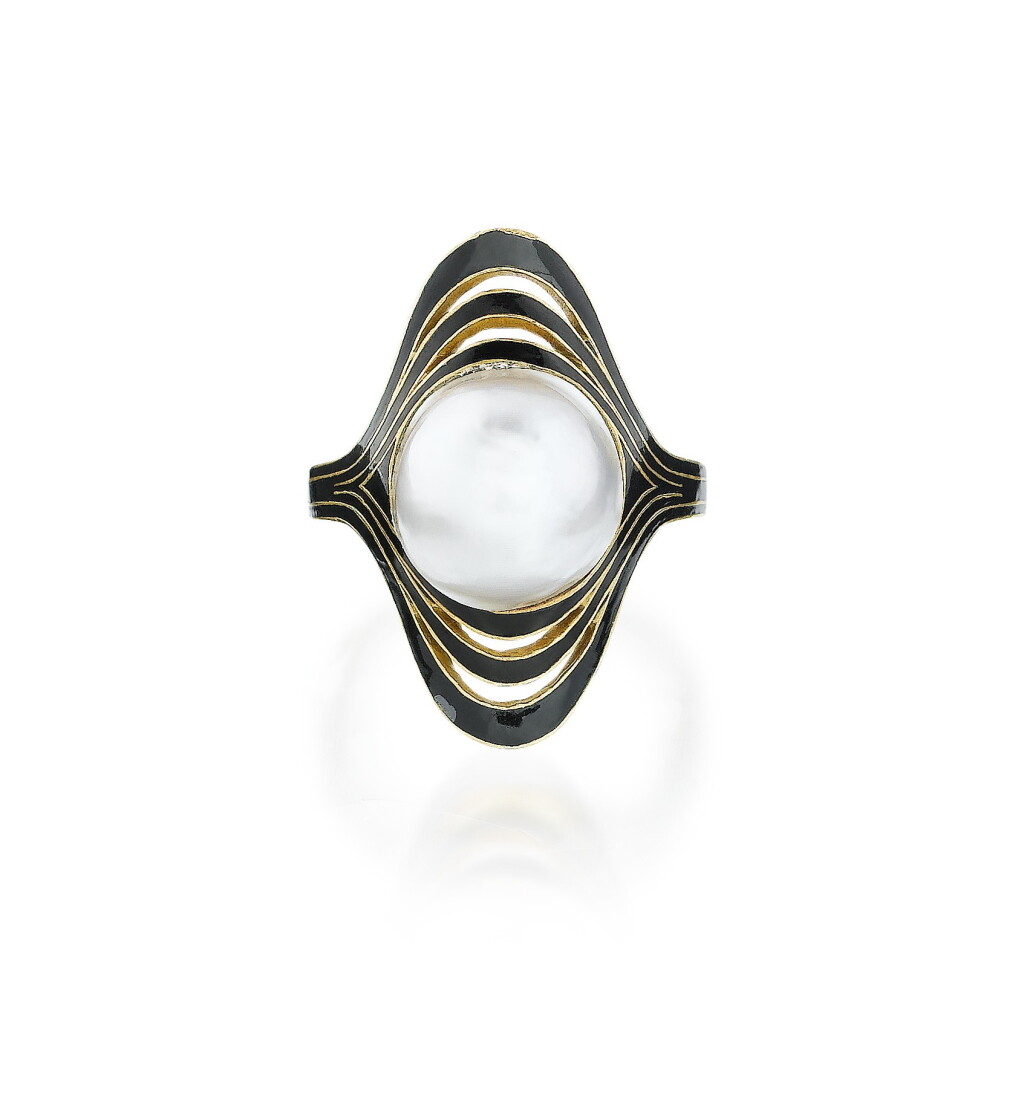 View full screen - View 1 of Lot 7. Bague demi-perle de culture et émail, "Ondulations" | Cultured half-pearl and enamel ring, 'Ondulations'.