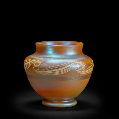 View full screen - View 1 of Lot 9. Vase.