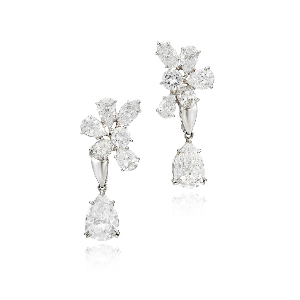 View full screen - View 1 of Lot 2745. Pair of Diamond Earrings | 3.01 及 3.00克拉 梨形 D色 鑽石 耳墜一對.
