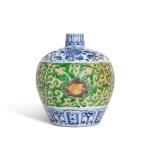 A blue and white and biscuit-enamelled sancai jar, Ming dynasty, Jiajing - Wanli period | 明嘉靖至萬曆 青花素三彩蓮紋罐