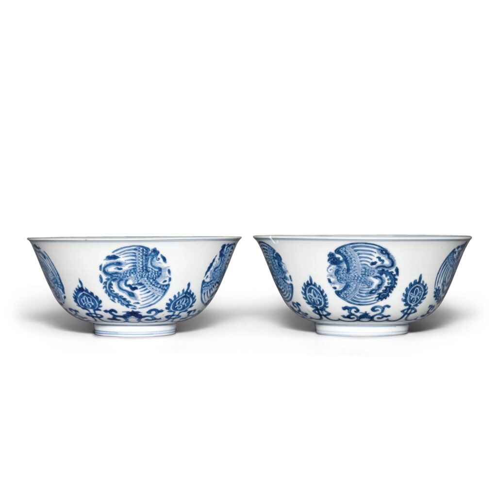 View full screen - View 1 of Lot 11. A pair of blue and white 'phoenix' bowls, Qing dynasty, Kangxi period | 清康熙 青花團鳳紋盌一對 .