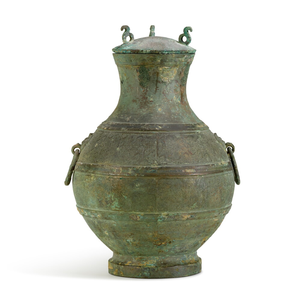 View full screen - View 1 of Lot 302. An archaic copper-inlaid bronze wine vessel, hu, Eastern Zhou dynasty, Warring States period 東周戰國時期 青銅嵌紅銅蟠螭紋壺.