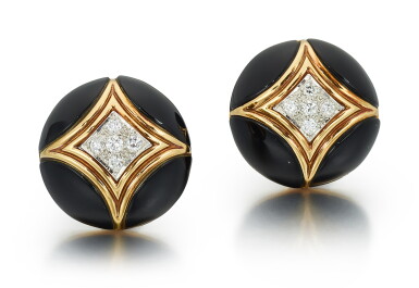 View full screen - View 1 of Lot 9143. PAIR OF DIAMOND AND ONYX EAR CLIPS, VAN CLEEF & ARPELS | 鑚石 配 縞瑪瑙 耳環一對, 梵克雅寶(Van Cleef & Arpels).