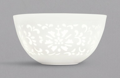 View full screen - View 1 of Lot 2. A FINE AND RARE SMALL WHITE-GLAZED CUT-THROUGH 'LOTUS' CUP, QING DYNASTY, 18TH CENTURY, YUYAN SHUWU MARK | 清十八世紀 白釉玲瓏透花蓮紋小盃 《浴硯書屋》款 .
