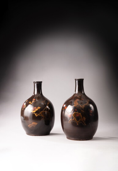 View full screen - View 1 of Lot 370. A pair of Japanese black lacquered porcelain vases, 19th century | Paire de vases en porcelaine laquée noire, Japon, XIXe siècle.