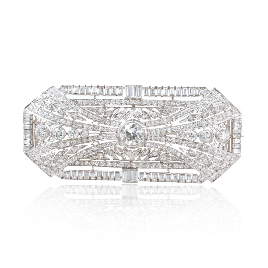 View full screen - View 1 of Lot 952. Diamond Brooch .