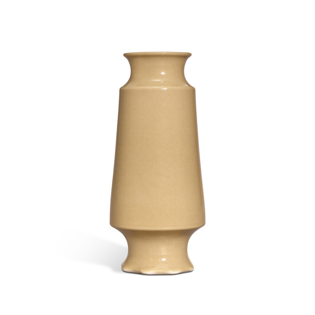 View full screen - View 1 of Lot 8034. 「大風堂」款淡褐釉瓶 | A light-brown glazed Vase.