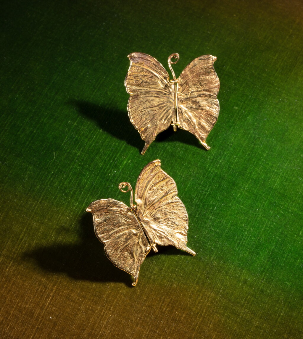 View full screen - View 1 of Lot 41. Paire de boucles d'oreilles Papillon, grand modèle.