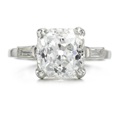 View full screen - View 1 of Lot 183. Diamond ring.