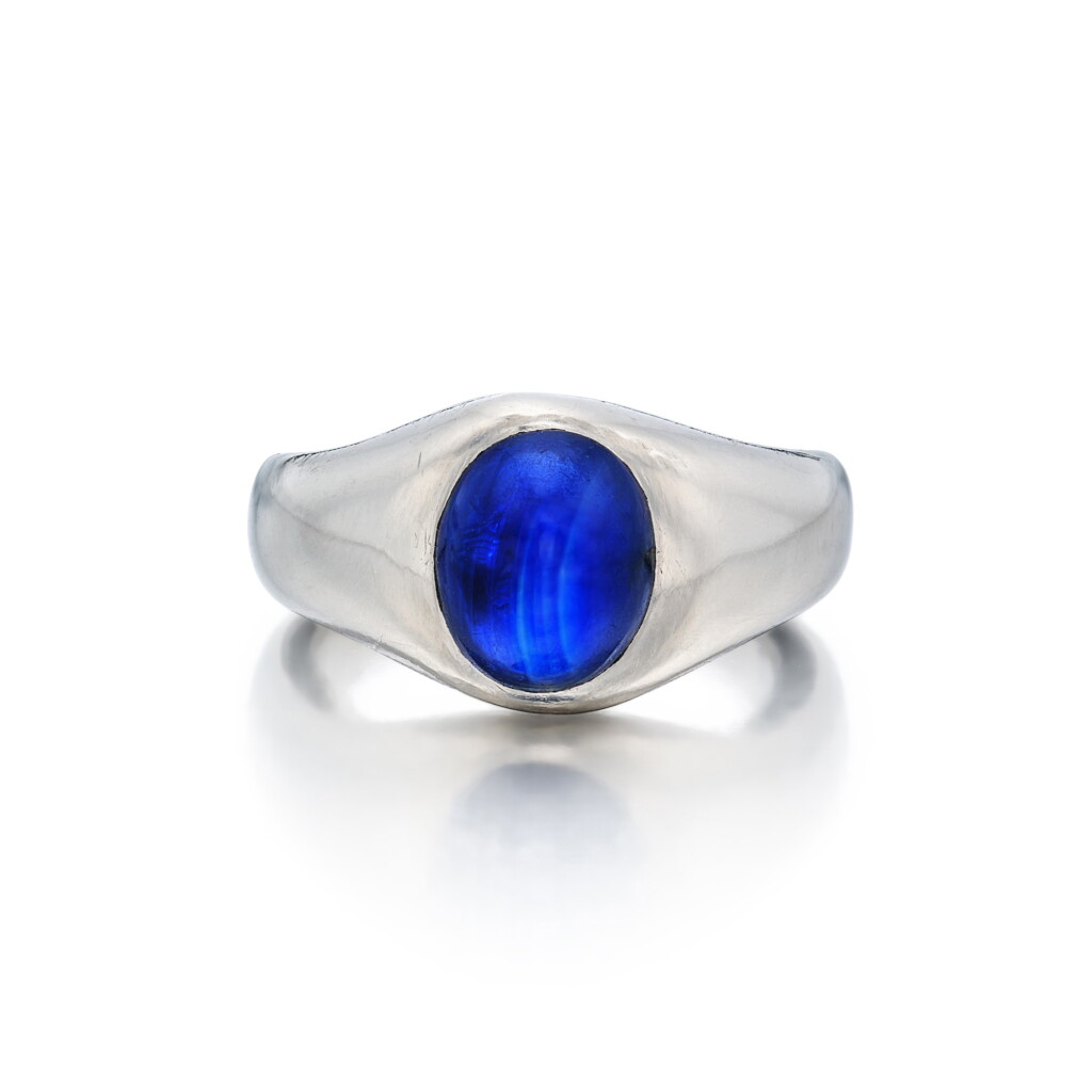View full screen - View 1 of Lot 431. Sapphire Ring.