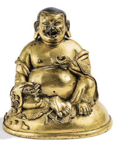 View full screen - View 1 of Lot 149. PETITE STATUETTE DE BUDAI EN BRONZE DORÉ DYNASTIE QING, XVIIIE SIÈCLE | 清十八世紀 鎏金銅布袋和尚坐像 | A small gilt-bronze figure of Budai, Qing Dynasty, 18th century.