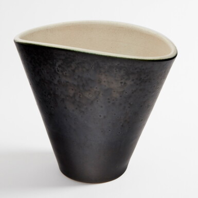 View full screen - View 1 of Lot 727. Vase.