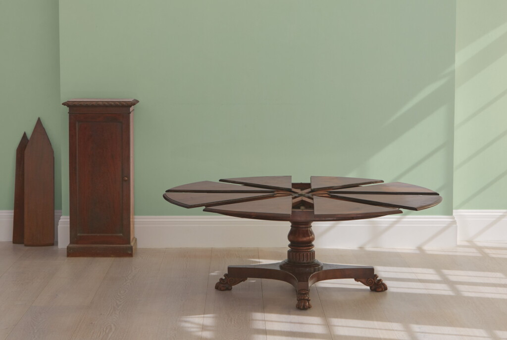 View full screen - View 1 of Lot 24. AN EARLY VICTORIAN MAHOGANY EXPANDING DINING TABLE BY JOHNSTONE & JEANES, MID-19TH CENTURY.