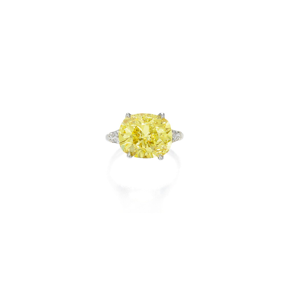 View full screen - View 1 of Lot 516. FANCY VIVID YELLOW DIAMOND AND DIAMOND RING | 艷彩黃色鑽石配鑽石戒指.