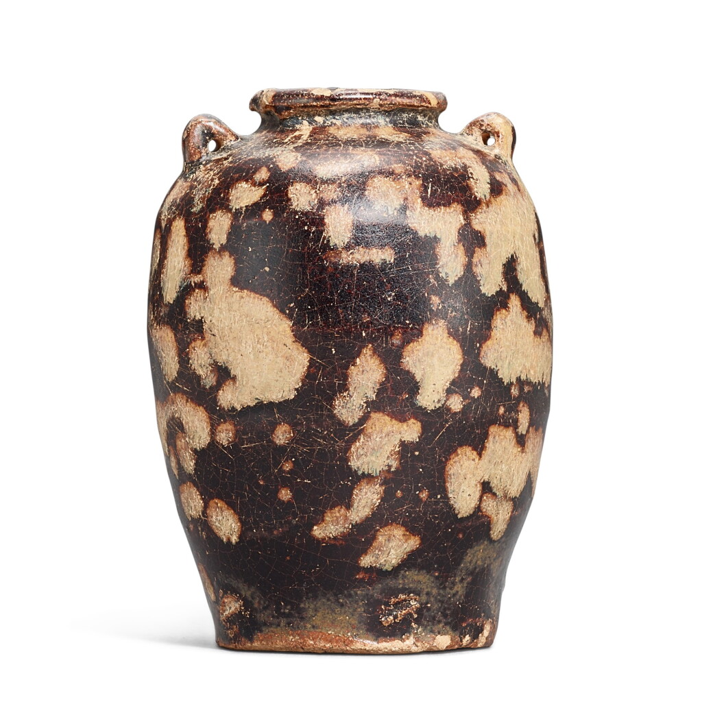 View full screen - View 1 of Lot 359. A small Jizhou tortoise-shell-glazed jar, Song dynasty 宋 吉州窰玳瑁釉雙繫罐.