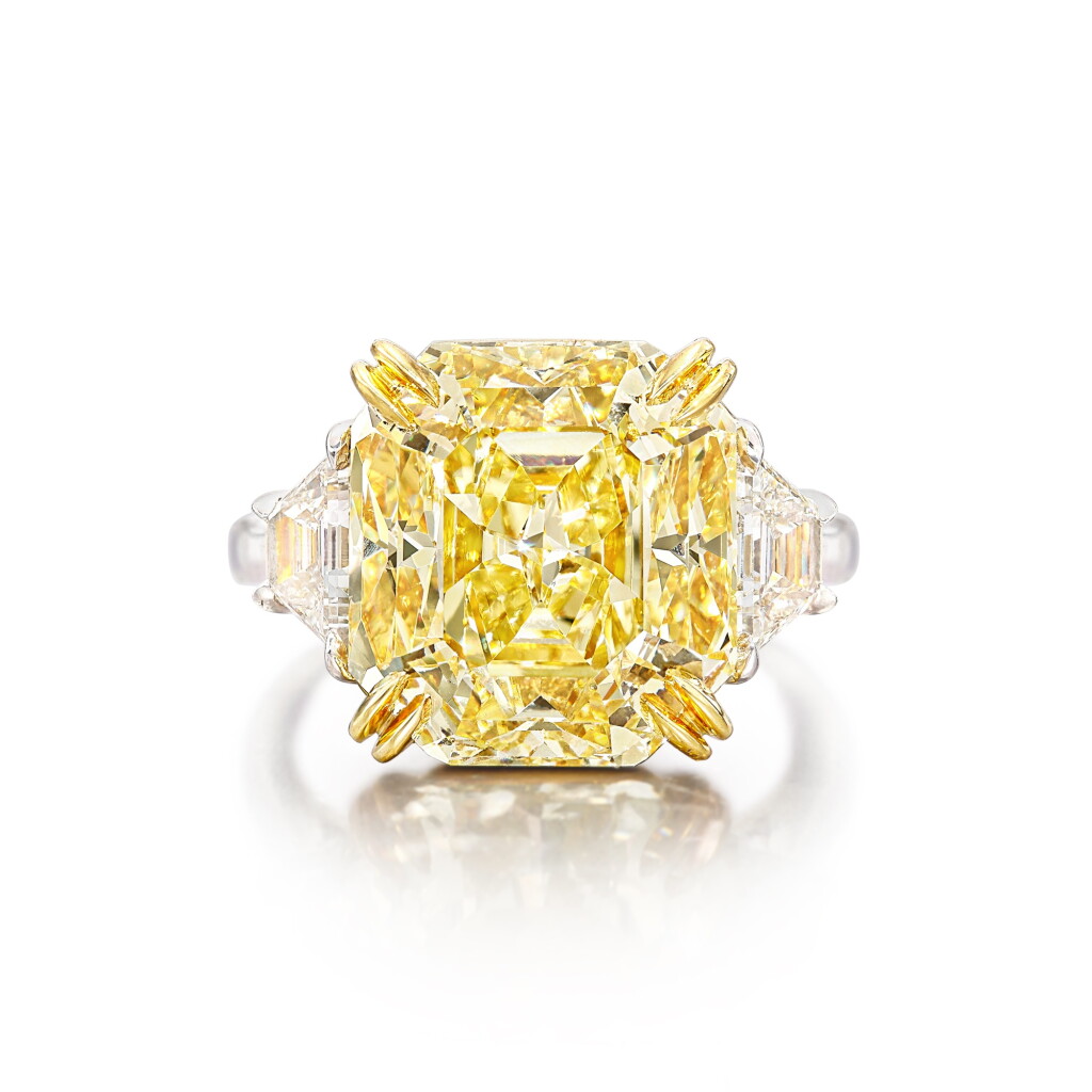 View full screen - View 1 of Lot 234. Fancy Intense Yellow Diamond and Diamond Ring | 11.19克拉 濃彩黃色鑽石 配 鑽石 戒指.